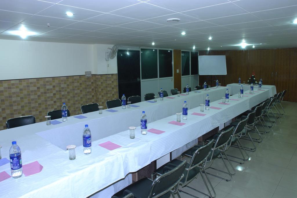 Hotel Karat 87 Inn New Delhi Exterior foto
