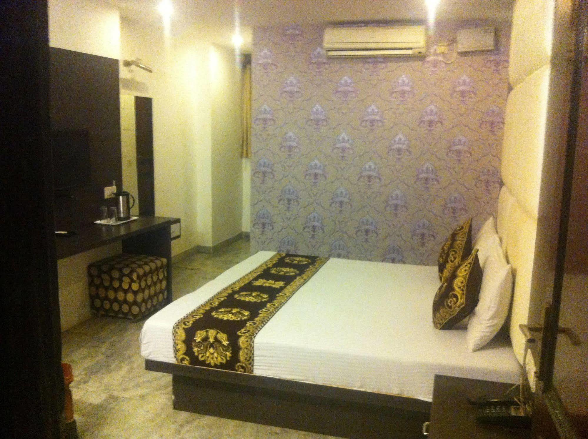 Hotel Karat 87 Inn New Delhi Exterior foto