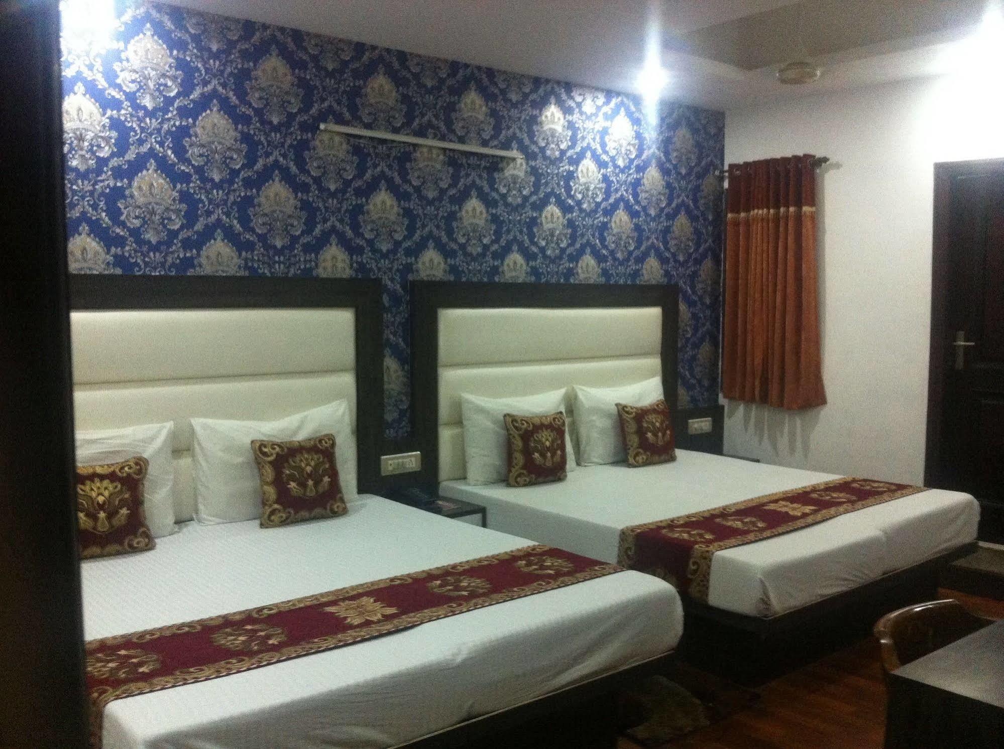 Hotel Karat 87 Inn New Delhi Exterior foto