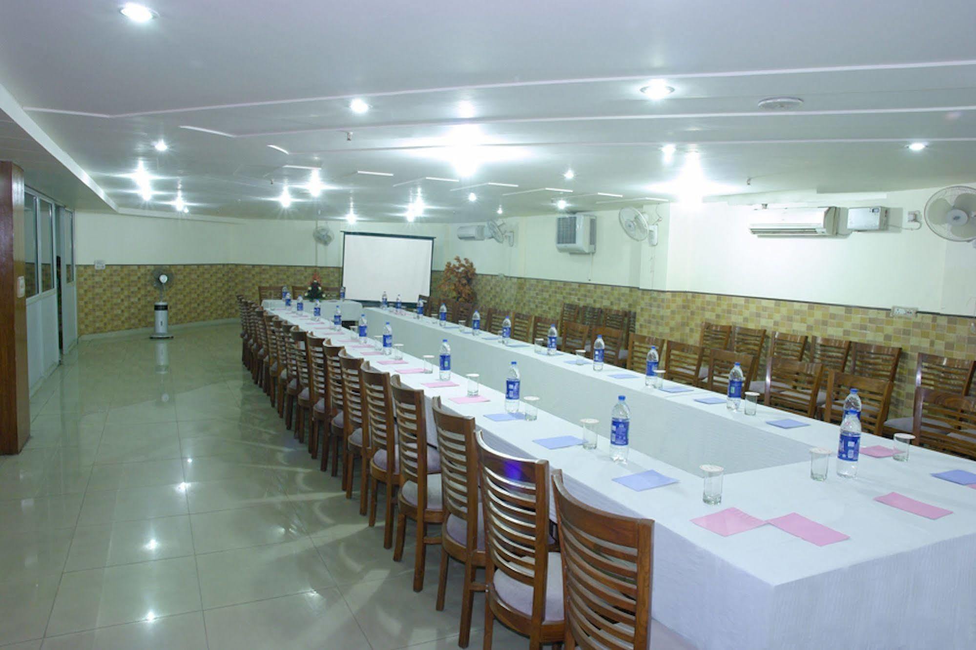 Hotel Karat 87 Inn New Delhi Exterior foto