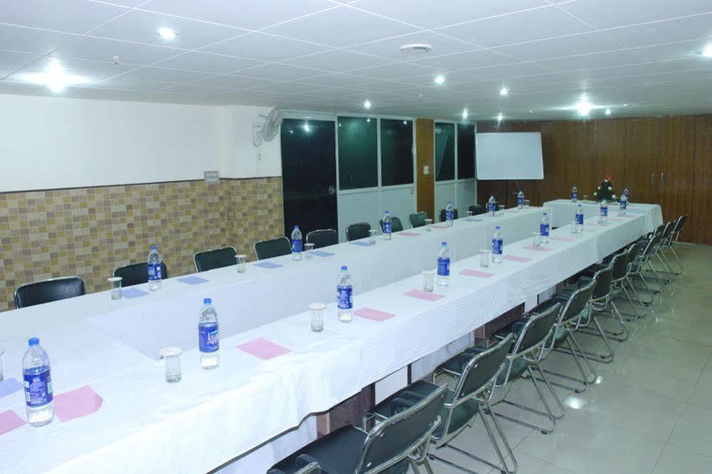 Hotel Karat 87 Inn New Delhi Exterior foto