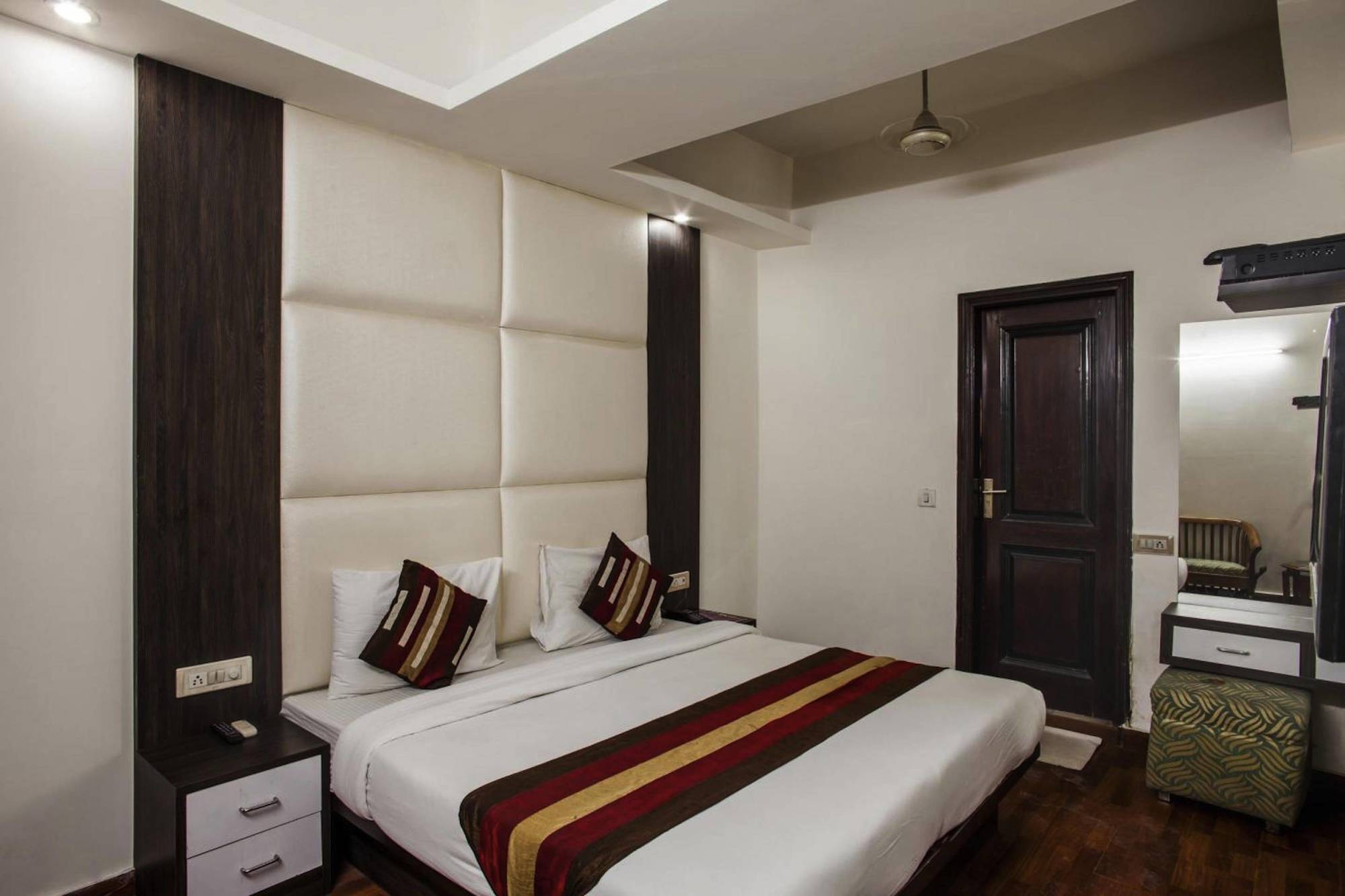 Hotel Karat 87 Inn New Delhi Exterior foto