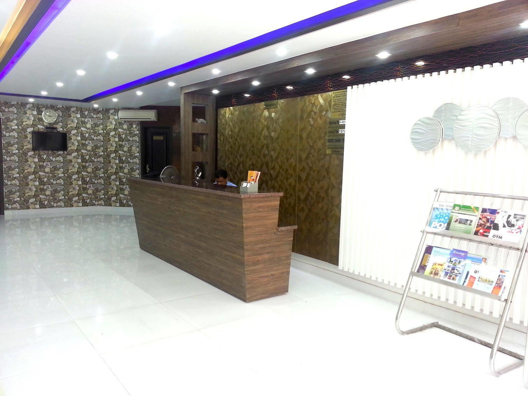 Hotel Karat 87 Inn New Delhi Exterior foto