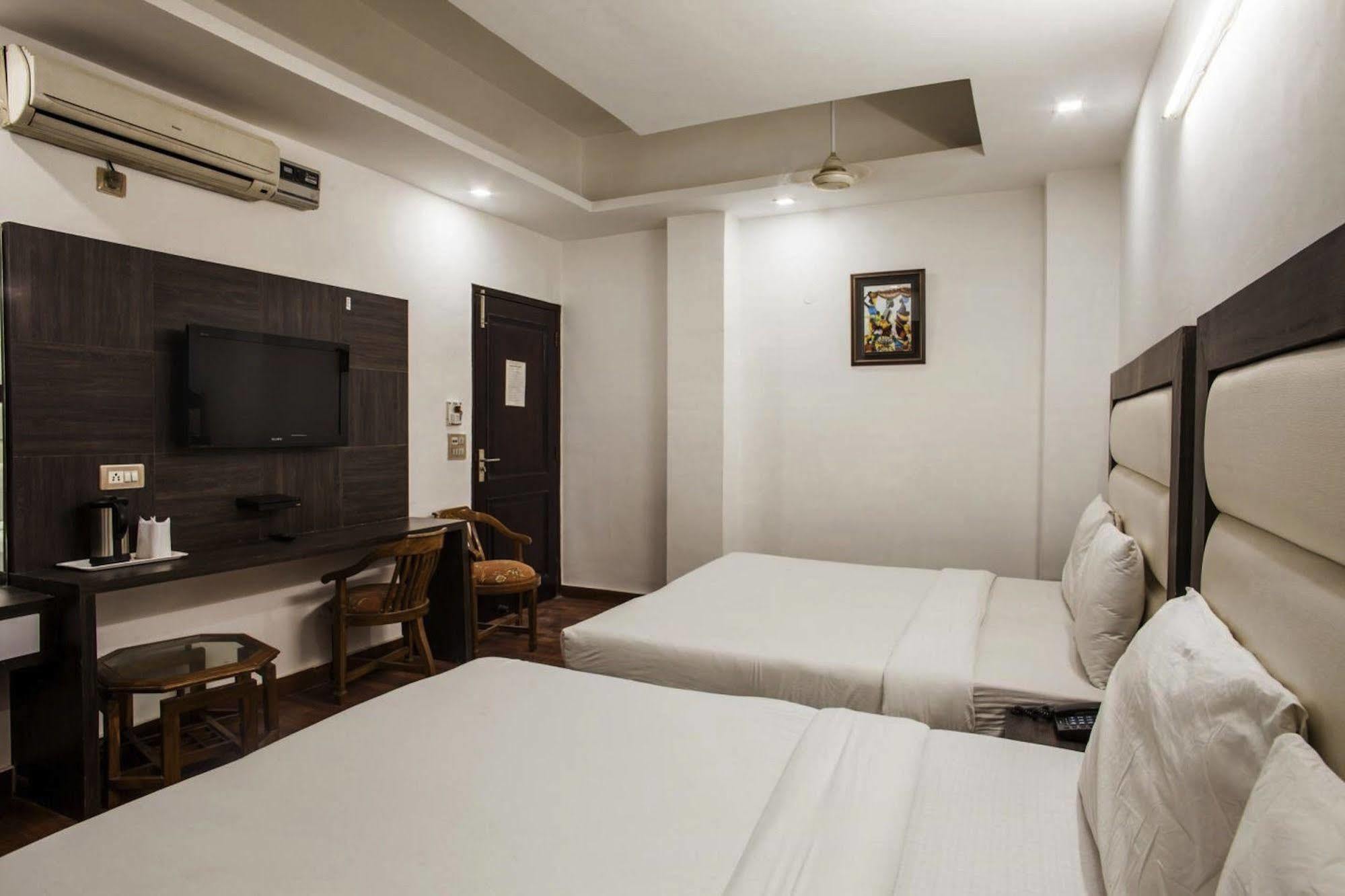 Hotel Karat 87 Inn New Delhi Exterior foto