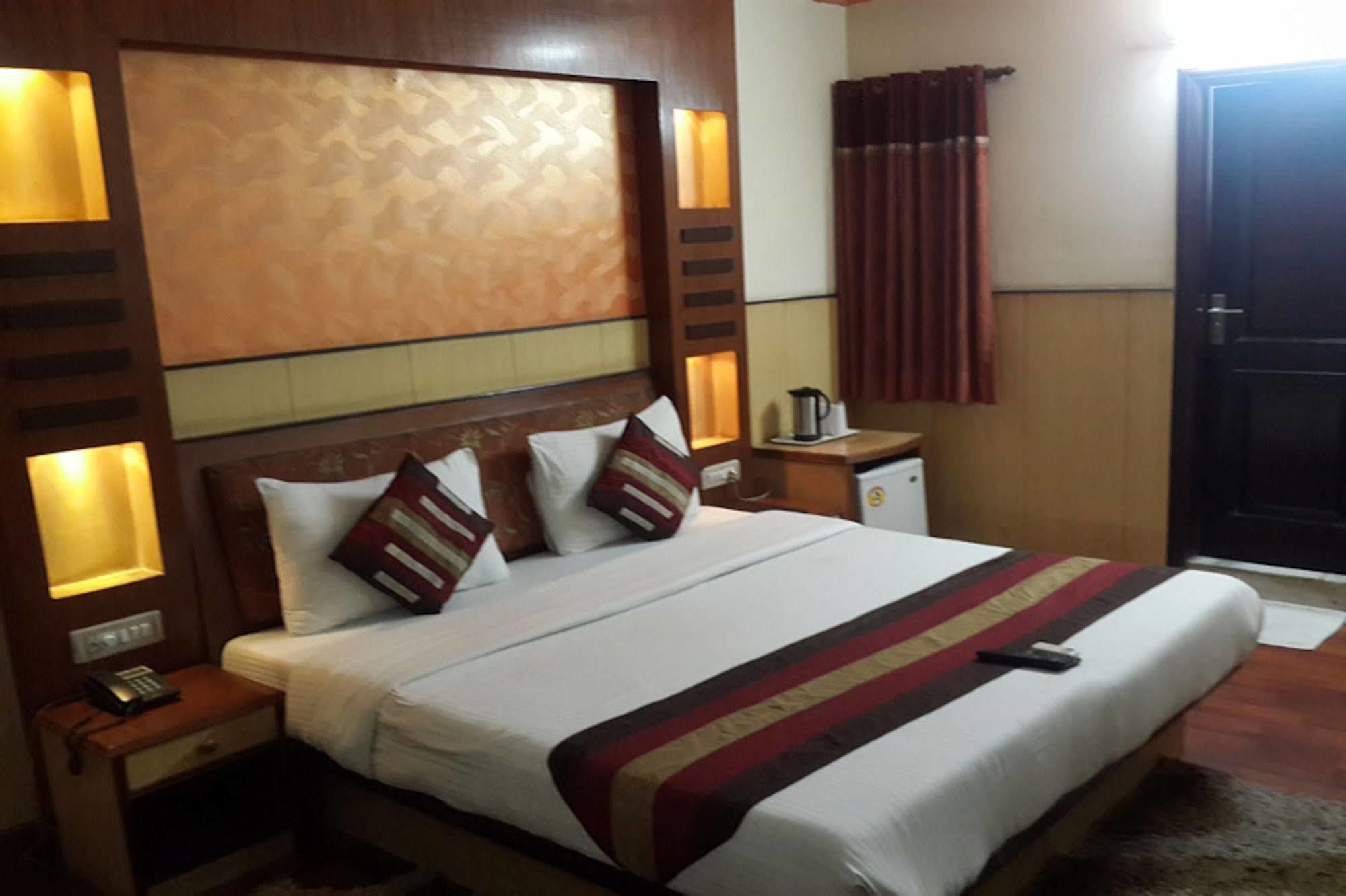 Hotel Karat 87 Inn New Delhi Exterior foto