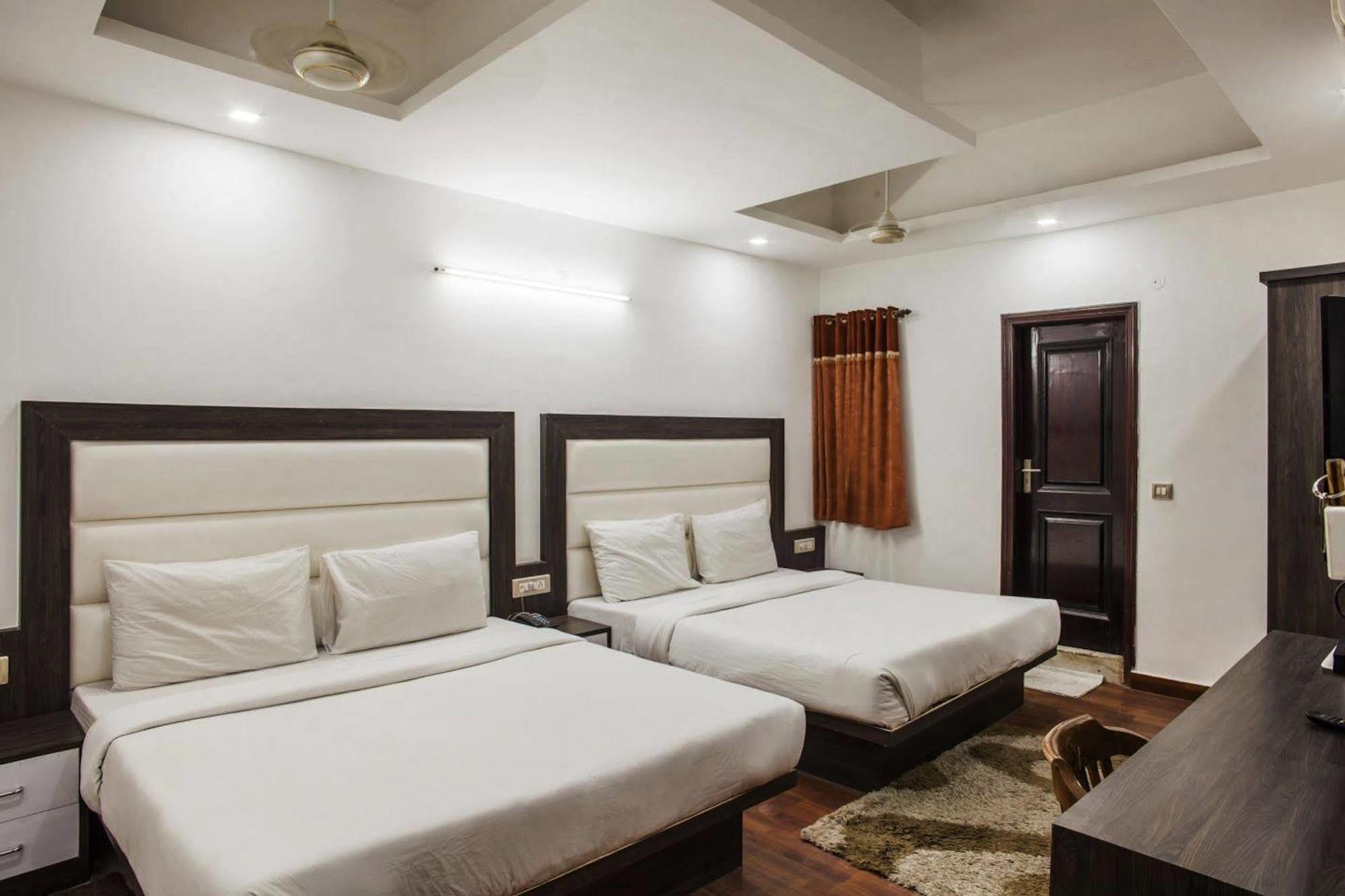 Hotel Karat 87 Inn New Delhi Exterior foto
