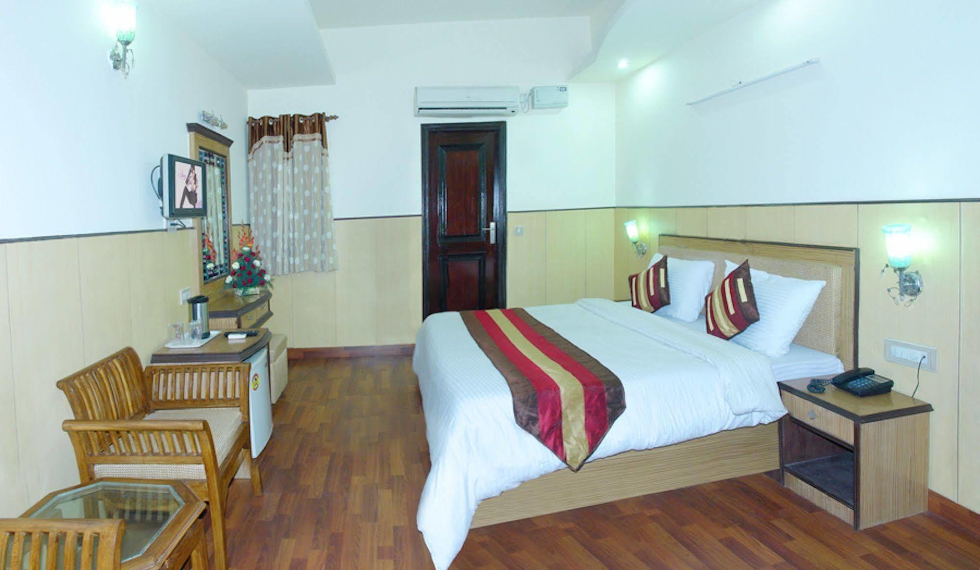 Hotel Karat 87 Inn New Delhi Exterior foto