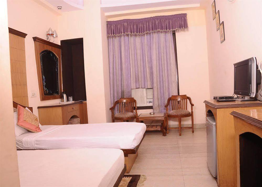 Hotel Karat 87 Inn New Delhi Exterior foto