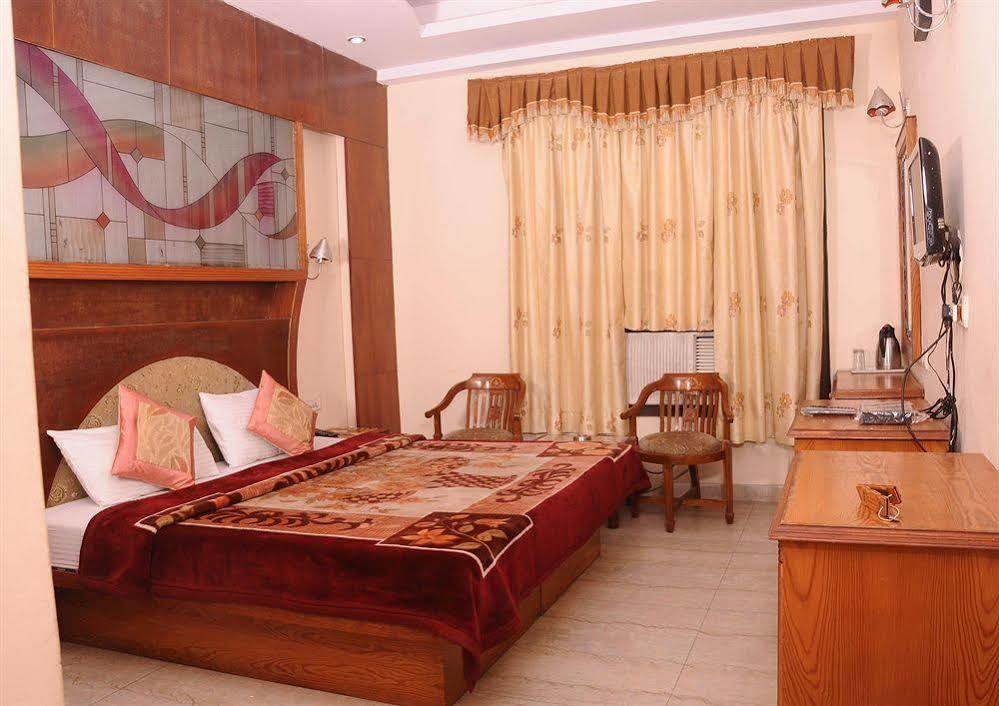 Hotel Karat 87 Inn New Delhi Exterior foto